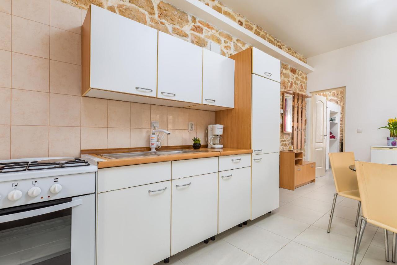 Apartment Nikola Fažana Exteriör bild