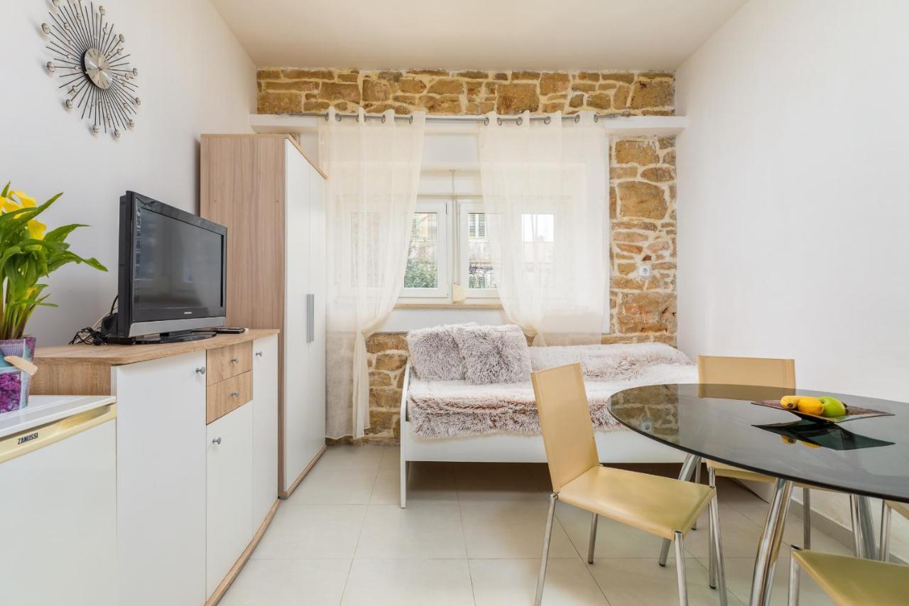 Apartment Nikola Fažana Exteriör bild